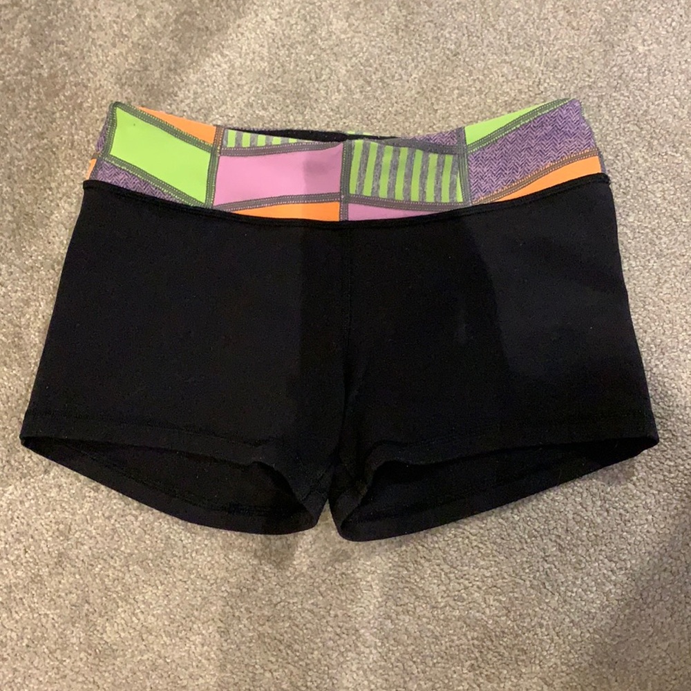 Lululemon shorts size 4
